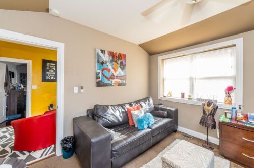 7350 Bennett Ave, Chicago IL 60649-4621 exterior