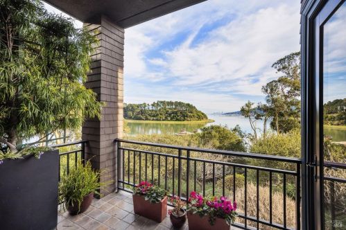 54 De Silva Is Dr, Mill Valley CA 94941-3004 exterior