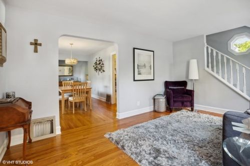 196 Evergreen Ave, Elmhurst, IL 60126-2613