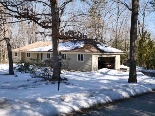 6 Surrey Dr, Concord, NH 03304-4119