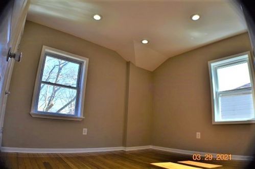 9918 Bensley Ave, Chicago IL 60617-6129 exterior