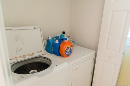 639 Old Colony Rd, Meriden CT 06451-6301 exterior