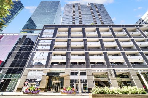 240 Illinois St, Chicago IL  60611-5063 exterior