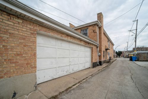 842 34th Pl, Chicago, IL 60608-6716