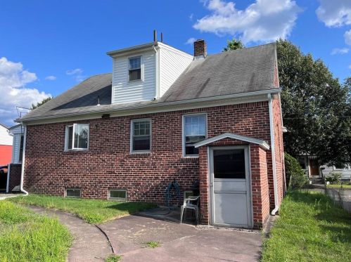 21 Erie St, Providence, RI 02908-1219