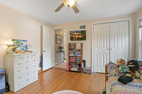 6304 Peterson Ave, Chicago IL 60646-4619 exterior