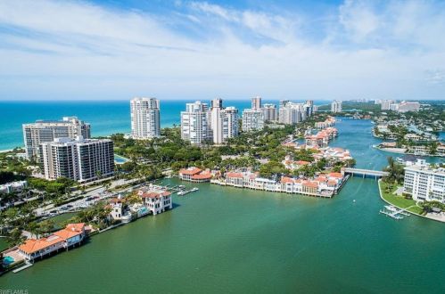 4255 Gulf Shore Blvd, Naples FL 34103-3435 exterior