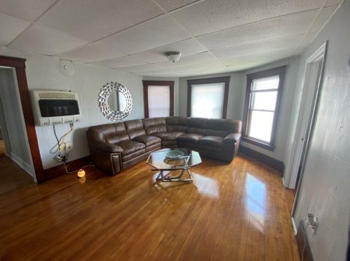 31 Vernon St, Worcester MA 01610-1996 exterior