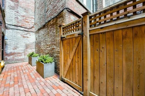 105 Myrtle St, Boston MA exterior