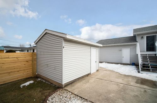 4144 Ray St, Manitowoc WI 54220-4729 exterior