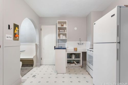 2256 Blodgett St, Meskegon MI  49441-1516 exterior