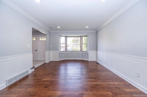 425 Rosemary St, Dearborn Heights MI  48127-3681 exterior