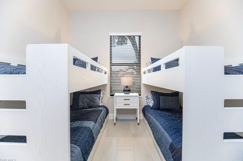 822 105 Ave, Naples FL 34108-1837 exterior