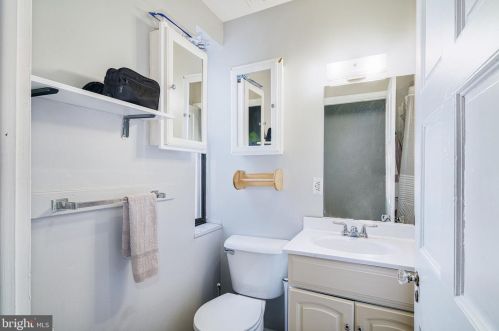 922 4 St, Philadelphia PA 19147-4104 exterior