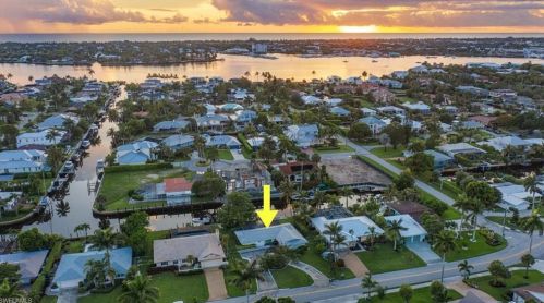 1696 Sandpiper St, Naples FL 34102-1503 exterior