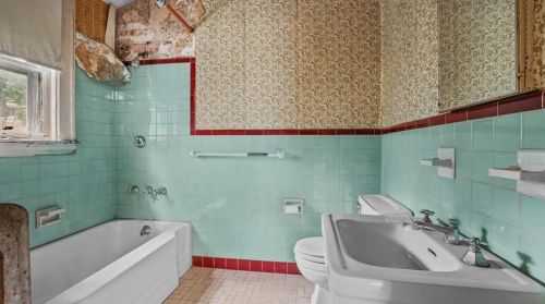 166 Adelaide Ave, Providence RI 02907-1833 exterior