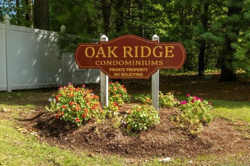 12 Oak Ridge Dr, Windsor Locks CT 06096-2664 exterior
