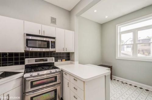 1323 Nelson St, Chicago IL 60657-3103 exterior