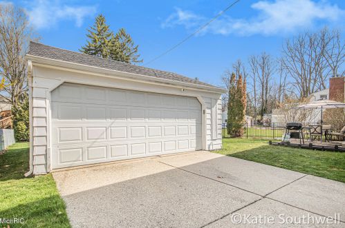 1829 Lonsdale Dr, Grand Rapids MI 49503-3827 exterior