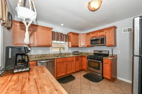 3379 Burrell St, Milwaukee WI 53207-2754 exterior