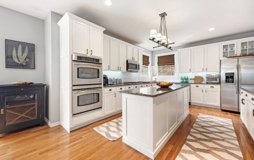 2715 Frst Crk Ln, Naperville IL 60565-3570 exterior