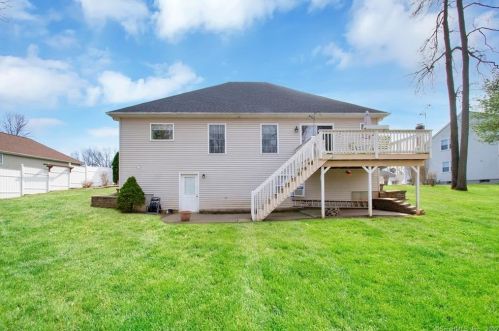 51 Berrios Hl Rd, Windsor CT 06095-1003 exterior