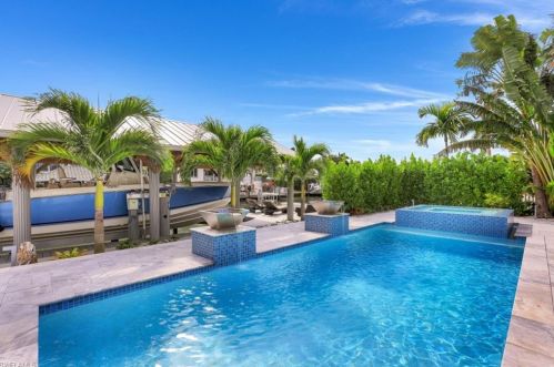 180 Channel Dr, Naples FL 34108-2141 exterior