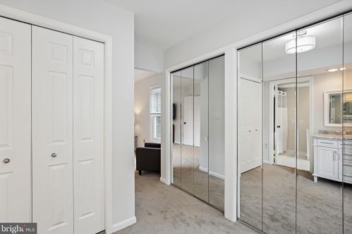 1006 Farm Haven Dr, Rockville MD 20852-4244 exterior