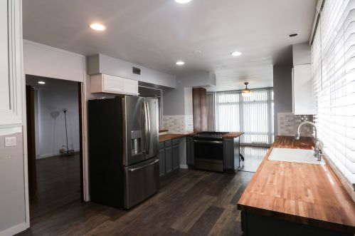 6500 Eberhart Ave, Chicago IL 60637-3206 exterior