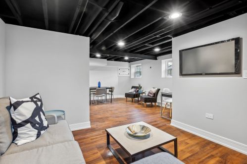 4647 Lawler Ave, Chicago IL  60638-2009 exterior