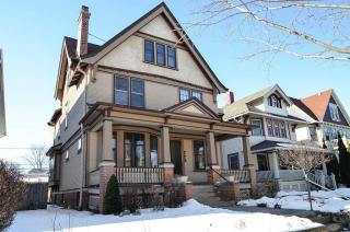 2941 Farwell Ave, Milwaukee, WI 53211-3305