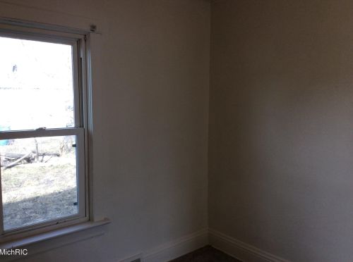 210 Hackley Ave, Meskegon MI 49444-1060 exterior