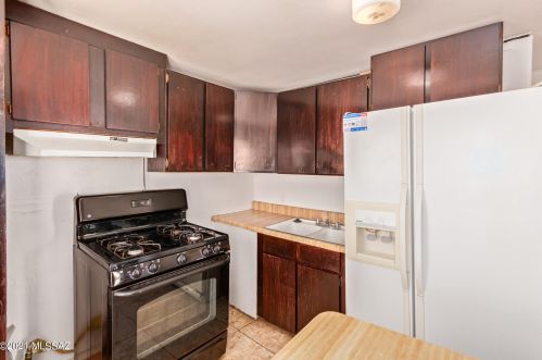 834 Lee St, Tucson AZ 85719-3932 exterior