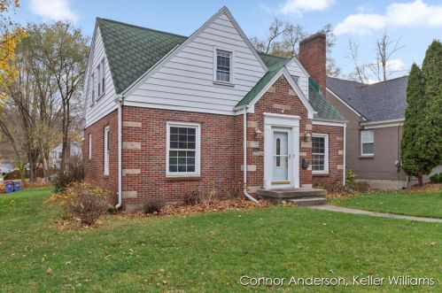 1622 Hall St, Grand Rapids, MI 49506-3952