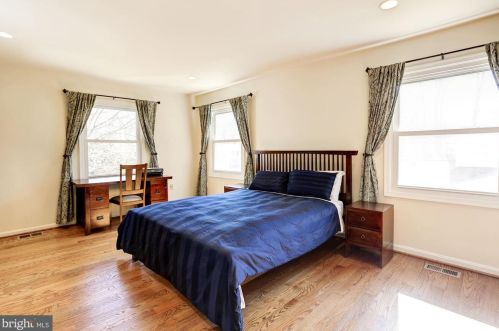 733 Rdg Dr, Mc Lean VA 22101-1620 exterior