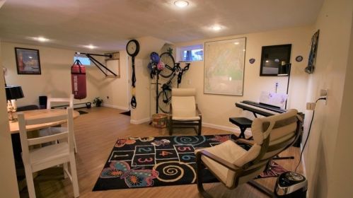 110 Farwell St, Newton MA 02460-1051 exterior