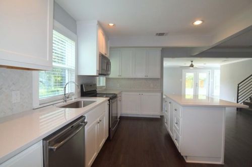 7513 Carriage Dr, Austin TX 78752-1401 exterior