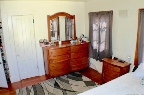 23 Walnut St, Enfield CT 06082-3519 exterior