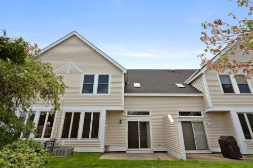 2 Alcott Way, North Andover MA 01845-5817 exterior