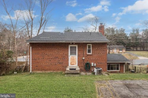 802 1st St, Rockville MD 20850-1444 exterior