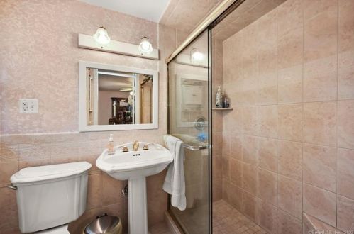 130 Mtn Rd, Seymour CT 06483-2039 exterior