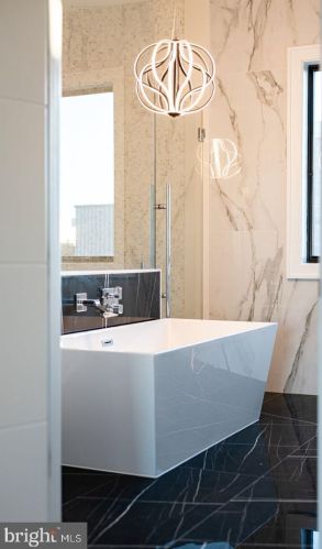 722 Broad St, Philadelphia PA 19146-3119 exterior