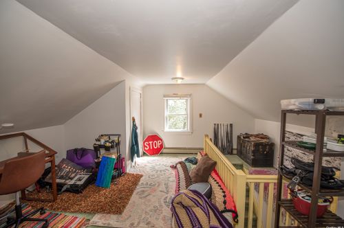 37 Chateau Dr, Huntington Station NY 11747-4131 exterior