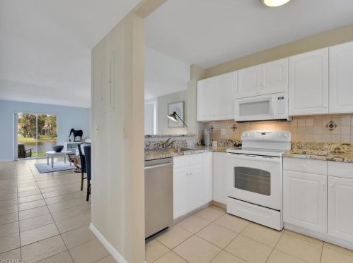 109 Bobolink Way, Naples FL 34105-2493 exterior