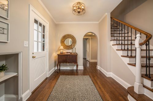 405 Daphne Rd, Milwaukee WI  53217-4242 exterior