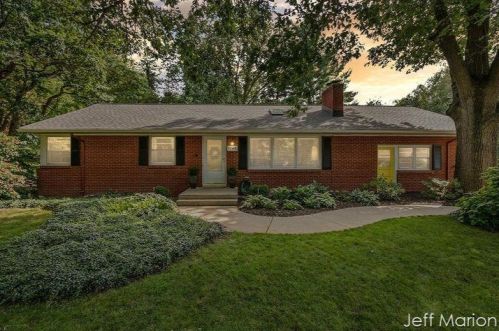 7146 Thorncrest Dr, Grand Rapids MI 49546-7358 exterior