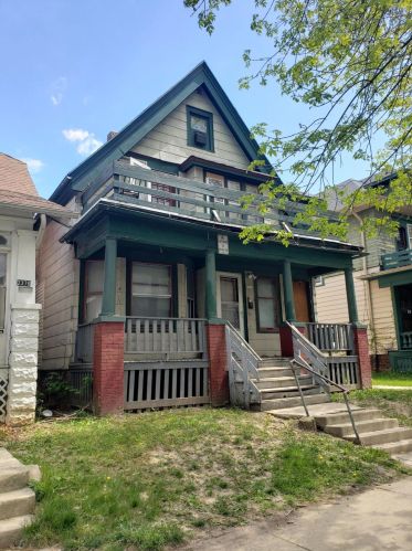 2376 44th St, Milwaukee, WI 53210-2936