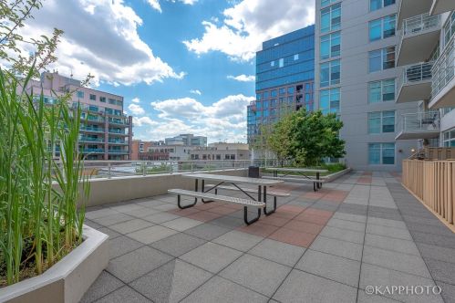 909 Washington Blvd, Chicago IL 60607-2204 exterior