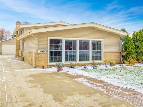 769 Indiana St, Elmhurst, IL 60126-1750