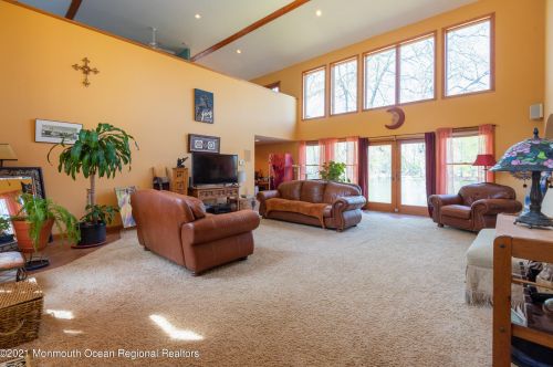 209 Pond Rd, East Freehold NJ 07728-1319 exterior